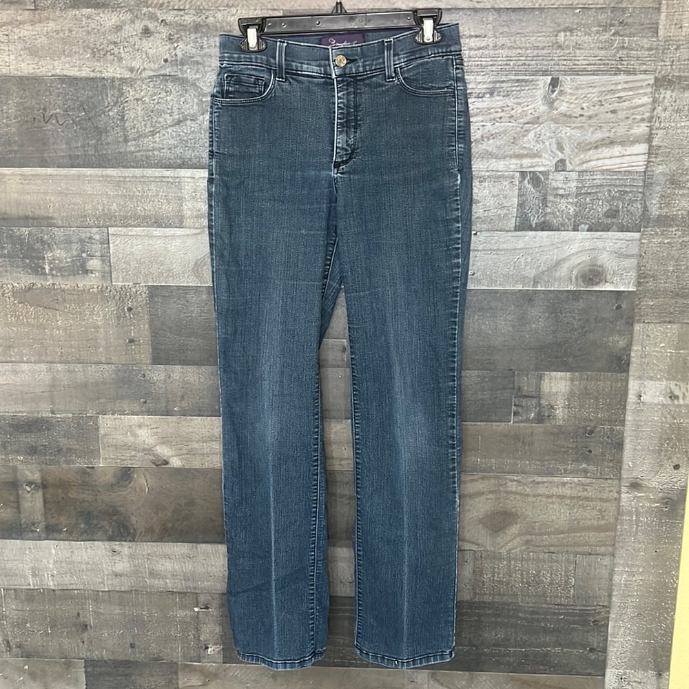Nice NYDJ Blue Jeans with Roses on Pockets - Picture 1 of 9